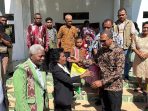 BukWagub Johni Asadoma -Tegaskan-Pemerintah Hadir-Masyarakat Alor-Bantuan Beras